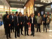 国家文化和旅游部党组成员、副部长李群一行视察临沂优质产品博览会（木业展区）
