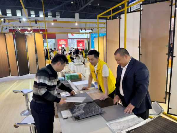 2025中国成都建博会|鲁丽木业携手五大经销商共展风采