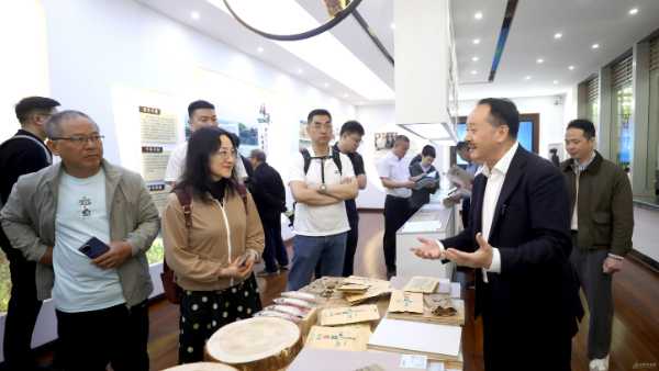 《细木工板》等国家标准修订研讨会在广西壮象木业顺利举行