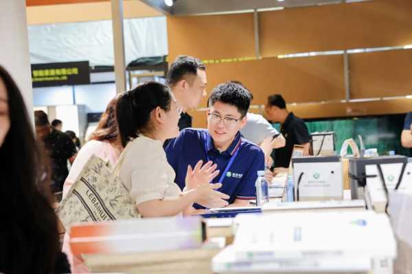 燃爆全场！新港闪耀广州定制家居展，上演“炸场级”美学盛宴