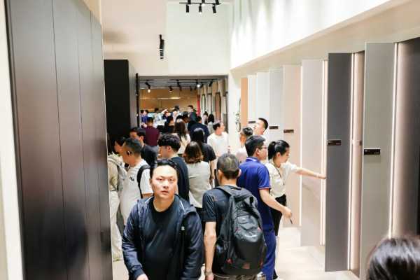燃爆全场！新港闪耀广州定制家居展，上演“炸场级”美学盛宴