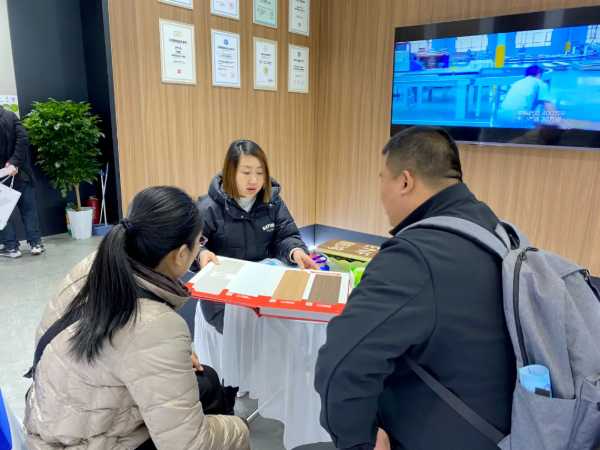 鹏鸿亮相中国北方整装定制门业展，展位吸睛，人气爆棚