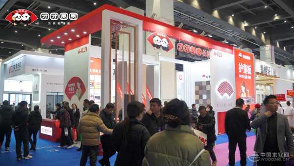 团团圆圆登陆郑州家具展，护童板健康行燃爆中原！