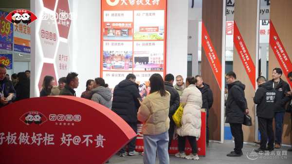 团团圆圆登陆郑州家具展，护童板健康行燃爆中原！