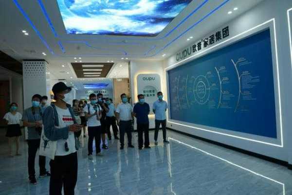 临沂新媒体网红“打卡”欧普家居研发生产基地 