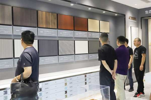 欢迎南京战略合作定制工厂一行到访大王椰考察交流
