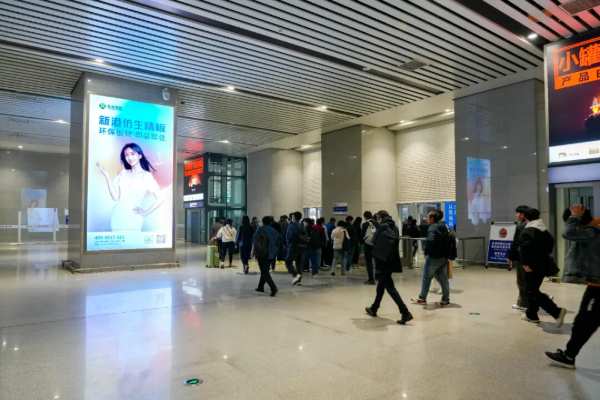 新港仿生精板全域媒体震撼发布，霸屏模式引燃全国！