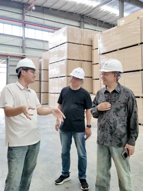 全国客商齐聚元丰新材，探秘工业4.0智造下的“茉香板”