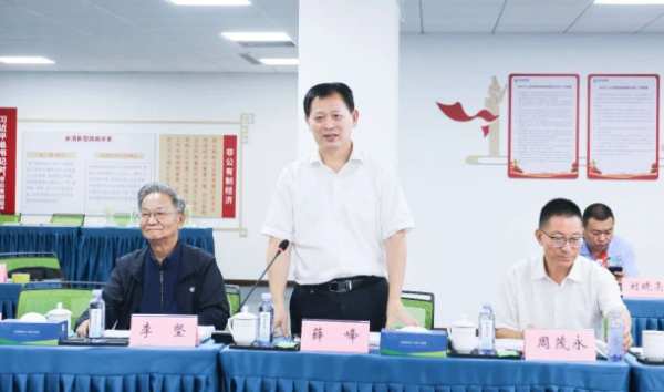 新港集团和东北林业大学共同研发的仿生无醛刨花板新技术/新产品通过4项“国际领先”水平鉴定！