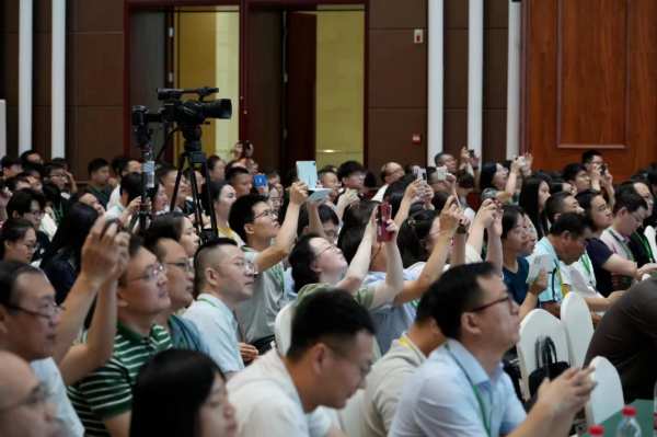 第三届中国木材科学与技术学术大会成功举行，新港仿生绿色胶黏剂成盛会热点