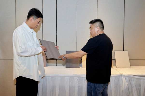 共启板业新篇 | 杰家板材正式签约演员于震为品牌形象大使