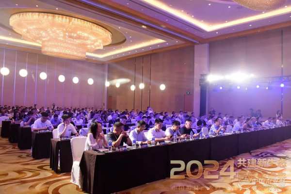 榜上有名 载誉而归 | 万象板材荣获“生态板十大品牌”，闪耀2024中国板材产业峰会！
