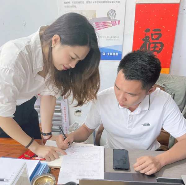 金花绽放新故事丨梦牌新材料刘婷容：以专业破冰 用真诚搭桥