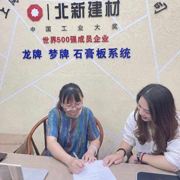 金花绽放新故事丨梦牌新材料刘婷容：以专业破冰 用真诚搭桥