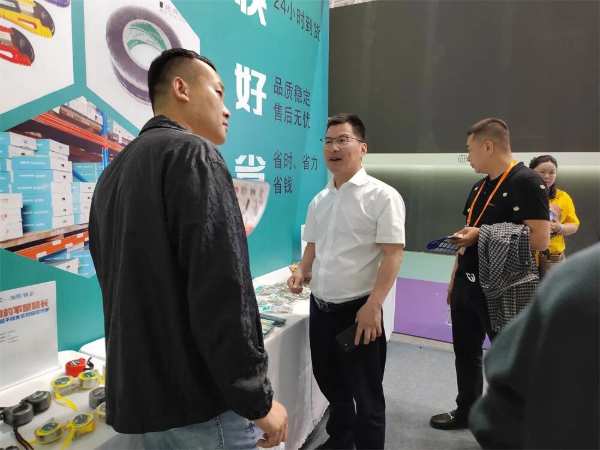 深度赋能 | 优饰辅材闪耀展会，板材工厂客户云集