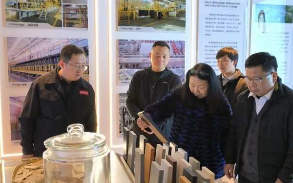 国家林草局巡视员靳爱仙莅临江西鲁丽木业开展调研工作