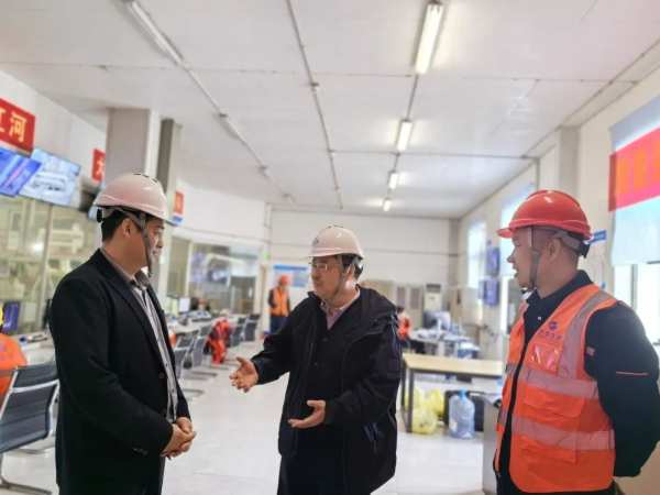 万华禾香集团总裁王晓明到信阳、韶关工厂调研慰问