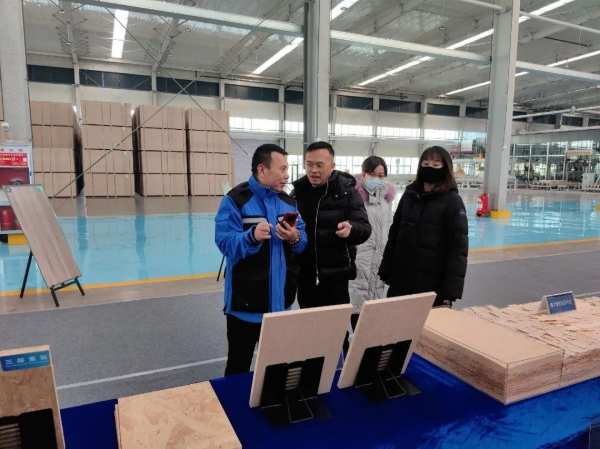 广州诗尼曼家居董事长辛福民一行莅临鲁丽木业参观调研