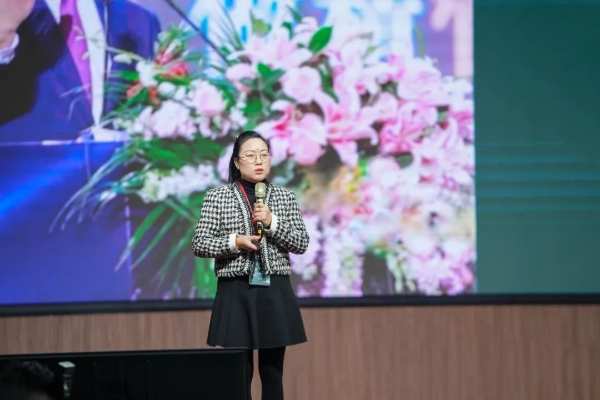 『携手共进，聚心同行』红棉花2024新品发布会暨经销商表彰大会圆满成功！