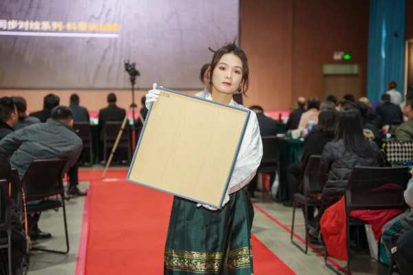 『携手共进，聚心同行』红棉花2024新品发布会暨经销商表彰大会圆满成功！