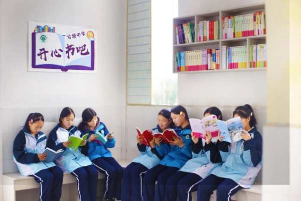 兔宝宝“护童学·创未来”贵州站 为甘塘中学捐赠柜体图书