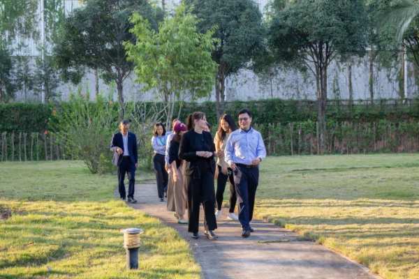 新西兰产业部副部长欧阳夏一行到丰林集团考察