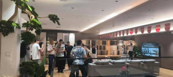 尊享不凡·品质焕新丨万象天冠高端板材·衣柜定制高桥体验店盛大开业