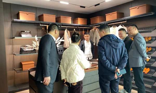 尊享不凡·品质焕新丨万象天冠高端板材·衣柜定制高桥体验店盛大开业