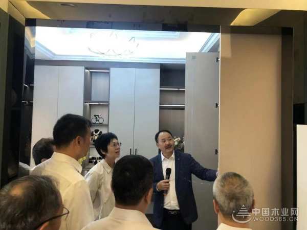 广西自治区领导一行调研考察壮象木业