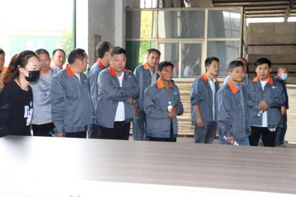 菏泽东明县合作商一行莅临隆饰板材生产基地参观交流