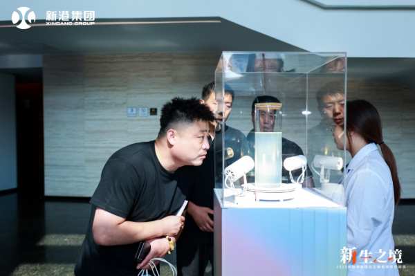 板材品牌迎来C端营销新纪元，解锁新港仿生精板把店开进万达的底气！