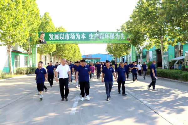 热烈欢迎山东·泰安合作伙伴莅临隆饰板材生产基地参观交流
