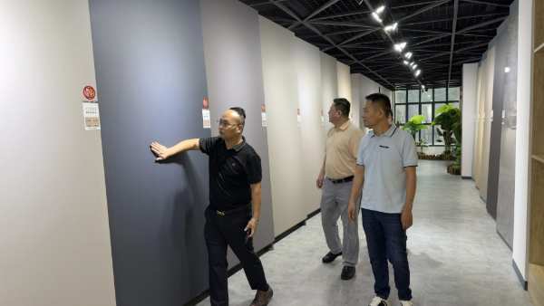 广东省家居业联合会轮值主席&中国高定展和高定俱乐部创始人张传喜先生一行莅临志华集团参观交流
