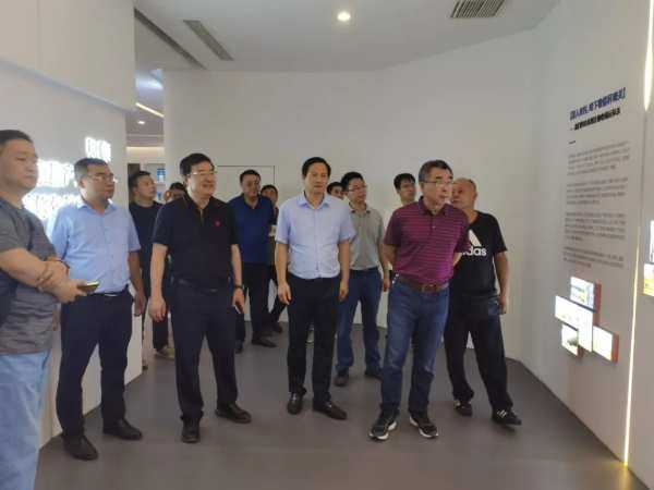 绿色万华I 中南林业科技大学材料科学与工程学院院长李新功一行莅临临沂公司参观考察