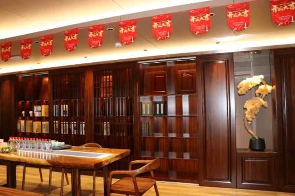 祝贺旺徳府家居产业集团旗下品牌万象天冠荣获2023年金匠榜家具板十大品牌
