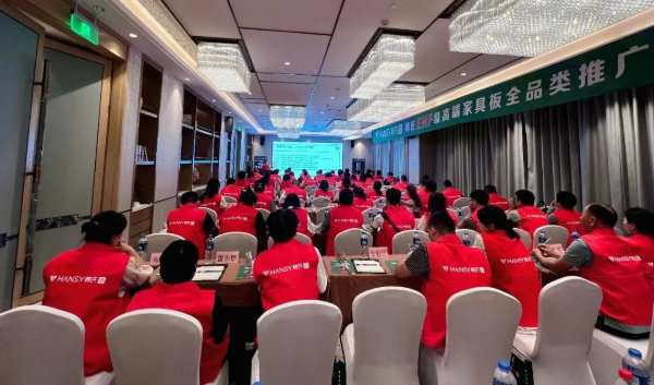 聚心同行 全力共进丨韩氏板材“千商万里行”第 一站——河南郑州站&经销商培训赋能会圆满落幕
