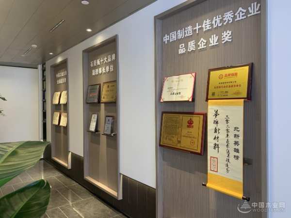步履不停 逐梦而行 梦牌斩获“行业影响力十大品牌”荣誉