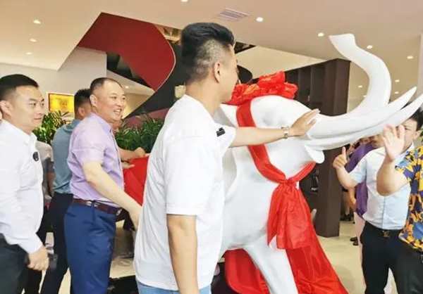 全城精英汇聚 万象天冠高端板材·定制体验店东岸旗舰店开业