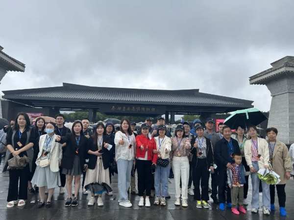 云涌峰起，征途2023 | 云峰莫干山品牌经销商精英团队打卡古都西安