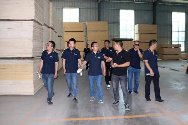 共筑品牌 共赢未来 | 隆饰板材济南代理商前往总部参观