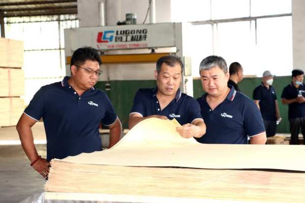 共筑品牌 共赢未来 | 隆饰板材济南代理商前往总部参观