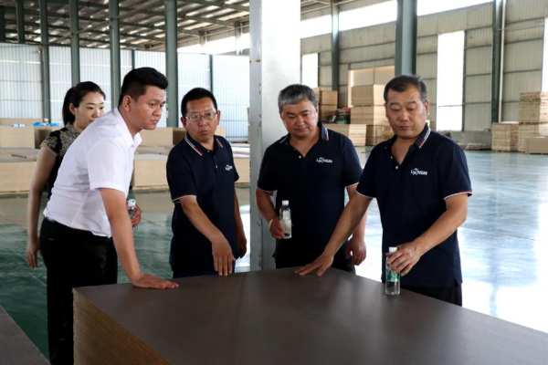 共筑品牌 共赢未来 | 隆饰板材济南代理商前往总部参观