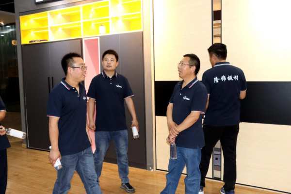 共筑品牌 共赢未来 | 隆饰板材济南代理商前往总部参观