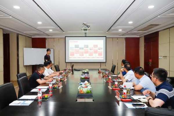 平邑县委副书记任大鹏、县木业专班领导一行莅临大王椰参访调研