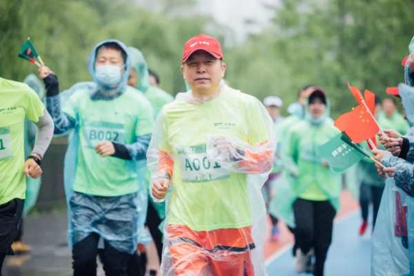 亚运好板·助力低碳丨圣奥×千年舟签署「办公商用低碳联盟宣言」