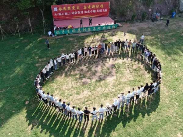 飞林野外拓展训练活动取得圆满成功