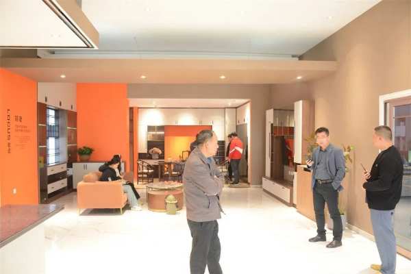 展会速递丨各地客商来优饰工厂参观考察,洽谈合作