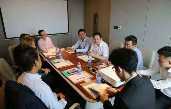 鲁丽木业与法国外贸银行举行会谈