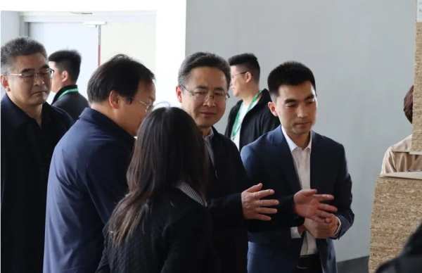 全国人造板标准化技术委员会、临沂市检验检测中心领导一行莅临千山木业调研指导
