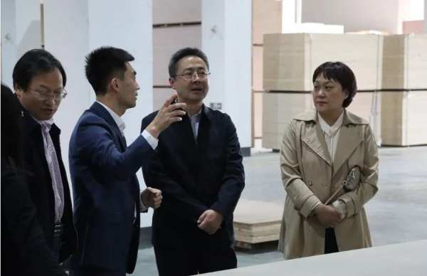 全国人造板标准化技术委员会、临沂市检验检测中心领导一行莅临千山木业调研指导